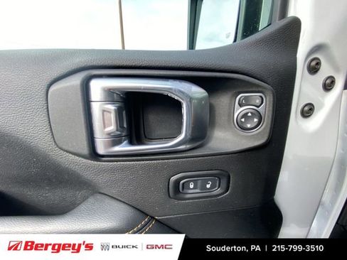 Used 2022 Jeep Wrangler Unlimited Sahara image 26