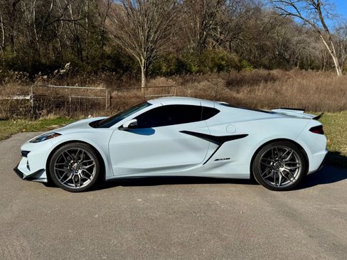 Used 2024 Chevrolet Corvette Z06 RWD image 7