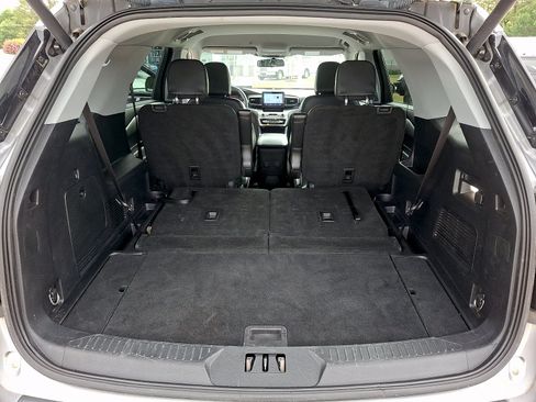 Certified 2022 Ford Explorer XLT w/ Equipment Group 202A RWD image 28