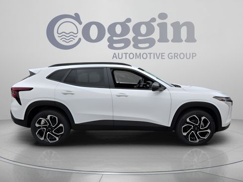 New 2026 Chevrolet Trax RS w/ Sunroof Package FWD image 6