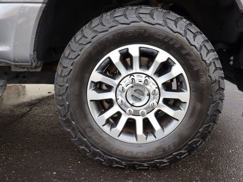 Used 2022 Ford F250 Lariat w/ Lariat Value Package image 11