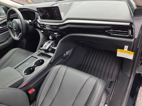 Used 2025 Acura MDX FWD image 17