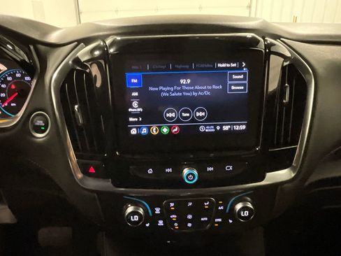 Used 2023 Chevrolet Traverse LT w/ Rear Camera Mirror Package image 35