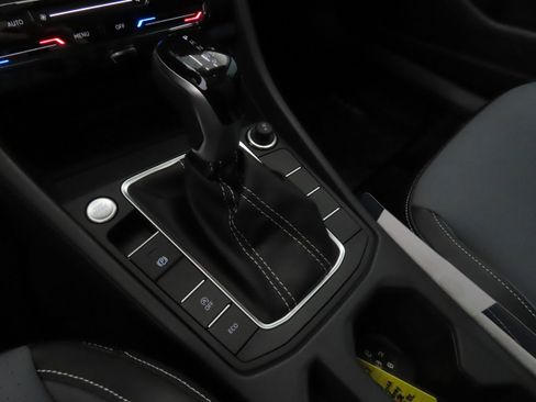 New 2026 Volkswagen Jetta SE FWD image 16