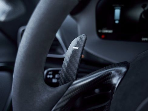 Used 2025 McLaren Artura Spider RWD image 56