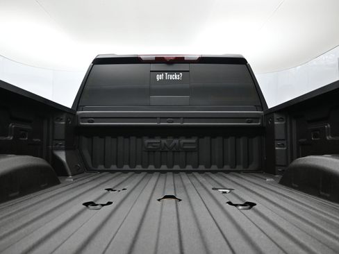 Used 2025 GMC Sierra 2500 AT4X image 6