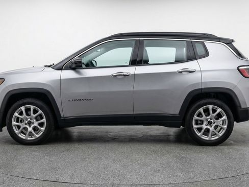 Used 2025 Jeep Compass Limited AWD/4WD image 5