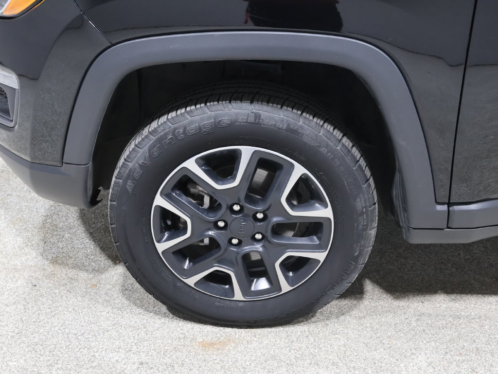 Used 2018 Jeep Compass Trailhawk w/ Cold Weather Group AWD/4WD image 8