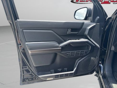 Certified 2025 Toyota 4Runner SR5 AWD/4WD image 17