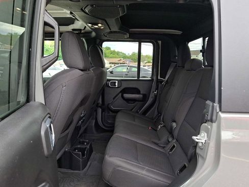 Used 2022 Jeep Gladiator Sport AWD/4WD image 10