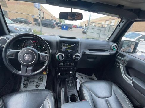 Used 2015 Jeep Wrangler Unlimited Sahara w/ Connectivity Group AWD/4WD image 9