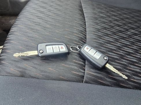 Used 2017 Nissan Rogue S image 9