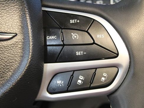 Used 2022 Chrysler Pacifica Touring-L FWD image 23