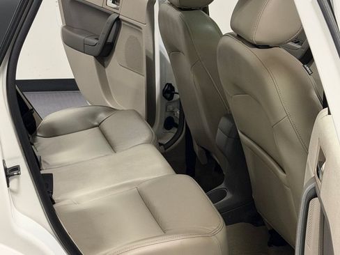 Used 2010 Ford Focus SEL FWD image 9