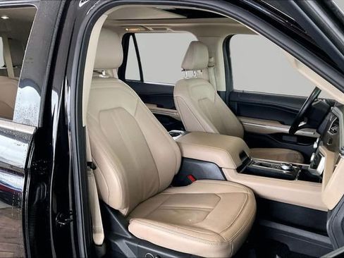 Used 2024 Ford Expedition Limited image 21