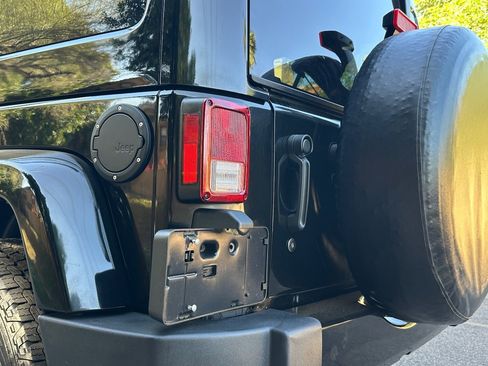Used 2014 Jeep Wrangler Altitude image 28