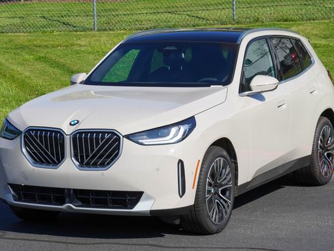Used 2025 BMW X3 xDrive30i AWD/4WD image 5