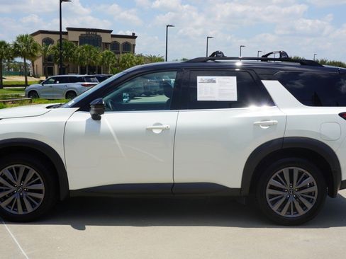 Used 2024 Nissan Pathfinder SL w/ SL Premium Package FWD image 6