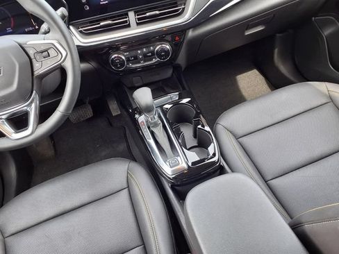 Used 2024 Chevrolet Trax ACTIV w/ Sunroof Package FWD image 11
