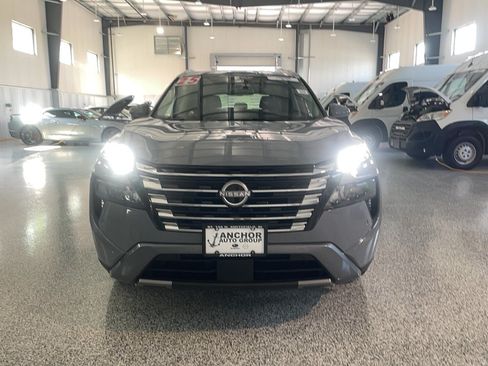 Used 2025 Nissan Rogue SL w/ SL Premium Package AWD/4WD image 3