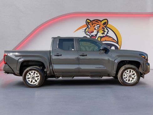 Certified 2025 Toyota Tacoma SR5 image 4