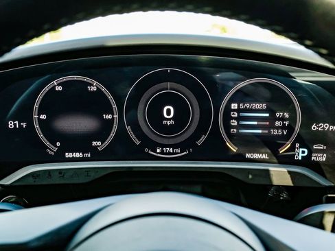 Used 2022 Porsche Taycan image 16