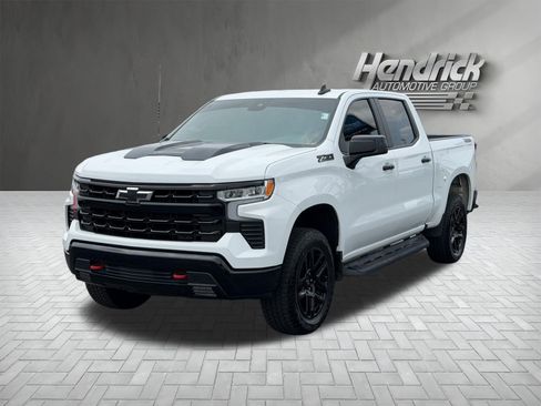 Used 2025 Chevrolet Silverado 1500 LT Trail Boss w/ Convenience Package II AWD/4WD image 5