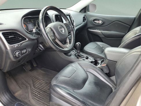 Used 2019 Jeep Cherokee Limited w/ Technology Group AWD/4WD image 14