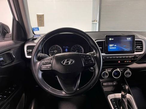 Used 2022 Hyundai Venue Limited FWD image 21