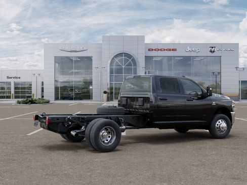 New 2025 RAM 3500 Tradesman w/ Chrome Appearance Group AWD/4WD image 32