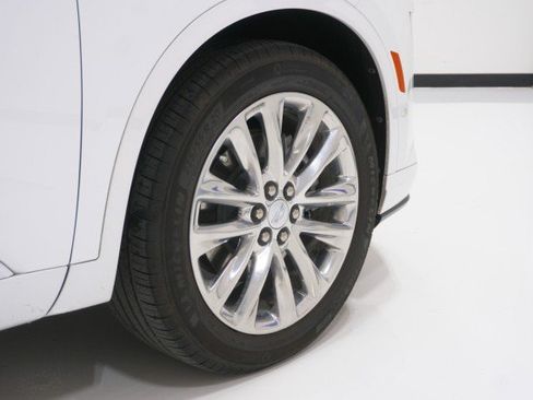 Used 2025 Cadillac XT6 Premium Luxury w/ Technology Package FWD image 5