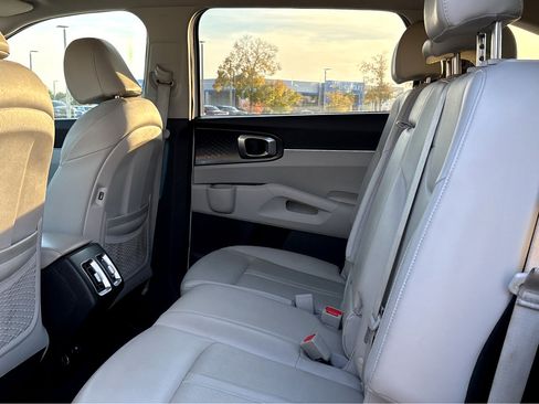 Used 2022 Kia Sorento S image 15