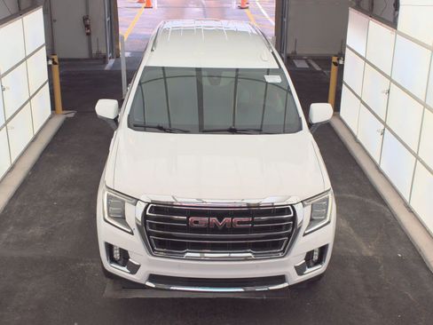 Used 2021 GMC Yukon SLT RWD image 2