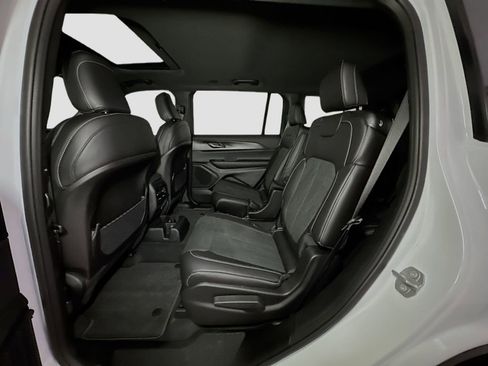 New 2025 Jeep Grand Cherokee L Altitude image 16