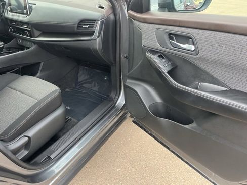 Used 2023 Nissan Rogue SV image 55