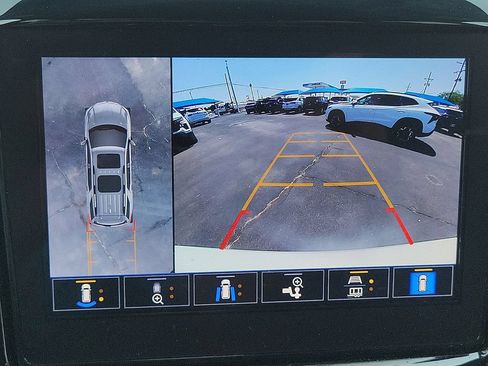 Used 2023 Chevrolet Traverse High Country FWD image 14