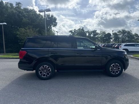 Used 2024 Ford Expedition XLT RWD image 8