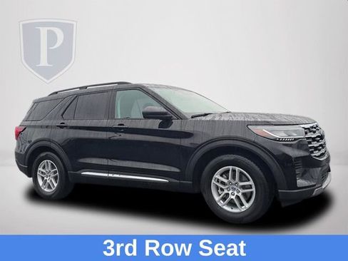 Used 2025 Ford Explorer Active image 2