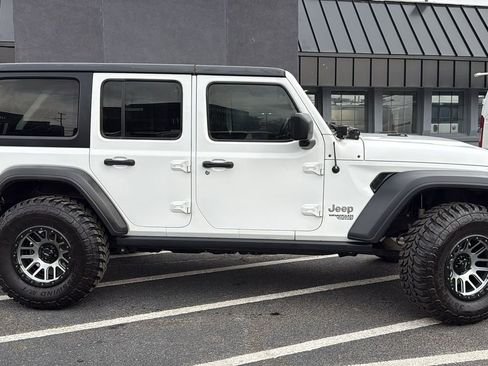 Used 2018 Jeep Wrangler Unlimited Sport S AWD/4WD image 2