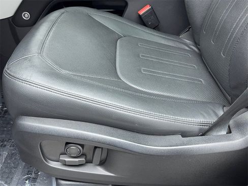 Used 2022 Land Rover Defender 110 SE image 40