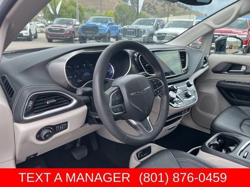 Used 2024 Chrysler Pacifica Limited FWD image 14