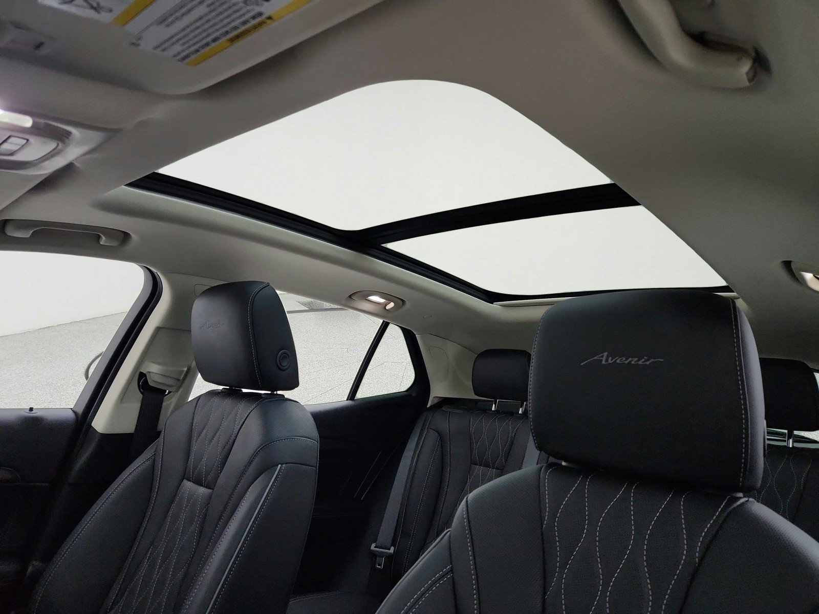 Used 2022 Buick Envision Avenir w/ Technology Package II FWD image 18
