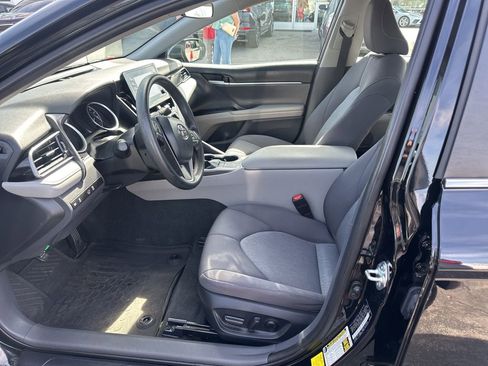 Used 2023 Toyota Camry LE image 5