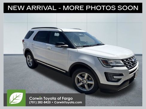 Used 2017 Ford Explorer XLT w/ Equipment Group 202A AWD/4WD image 1