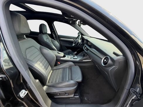Used 2022 Alfa Romeo Stelvio Veloce AWD/4WD image 14