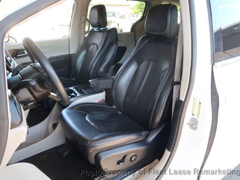 Used 2020 Chrysler Voyager Lxi FWD image 11