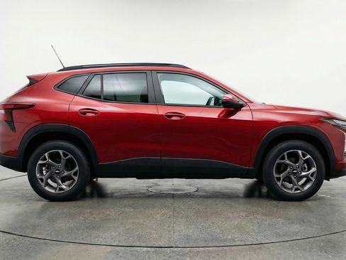 Used 2025 Chevrolet Trax LT image 11