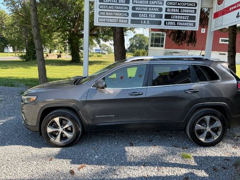 Used 2019 Jeep Cherokee Limited w/ Technology Group AWD/4WD image 8