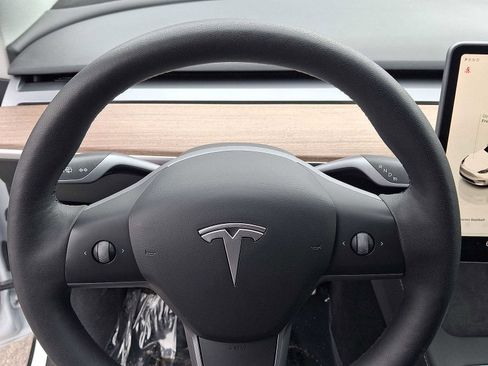 Used 2022 Tesla Model Y Performance image 16