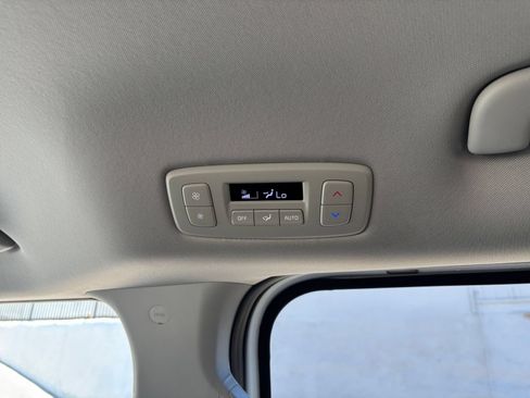 Used 2026 Kia Carnival FWD image 24